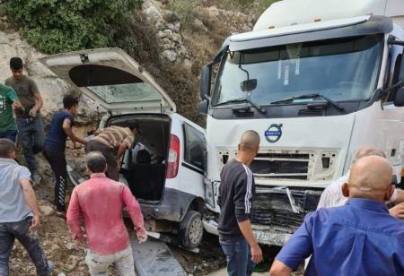 مصرع شخصين بحادث سير غرب الخليل